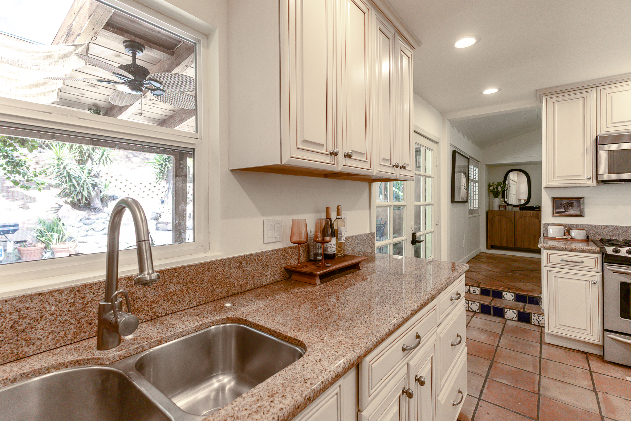  927 Pine Grove Ave - 物件實景