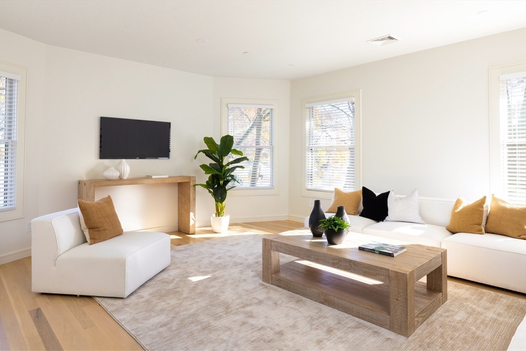 Brookline, Massachusetts, 02446, United States, 5 Bedrooms Bedrooms, ,5 BathroomsBathrooms,Residential,For Sale,1997536