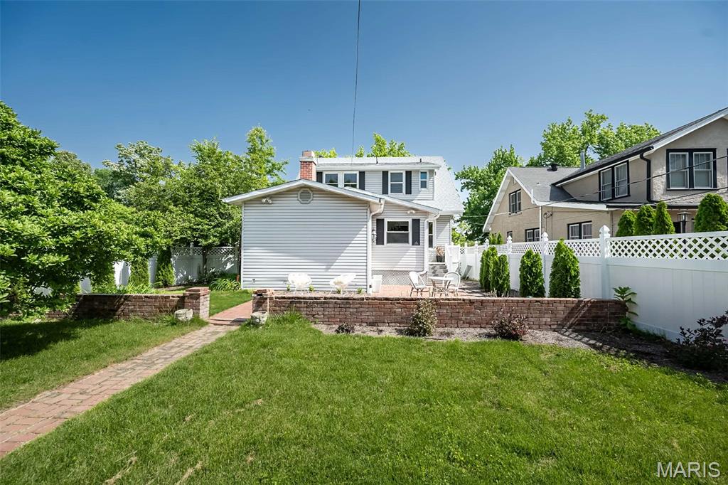 St Louis, Missouri, 63105, United States, 4 Bedrooms Bedrooms, ,4 BathroomsBathrooms,Residential,For Sale,1901233
