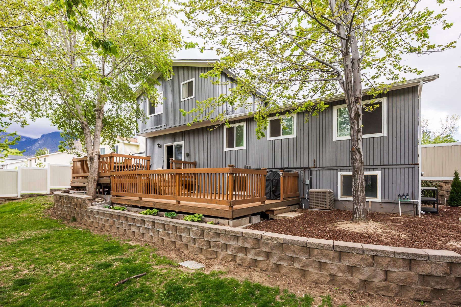  Sandy Gem Near the Canyons with Beautiful Backyard Living - 物件實景