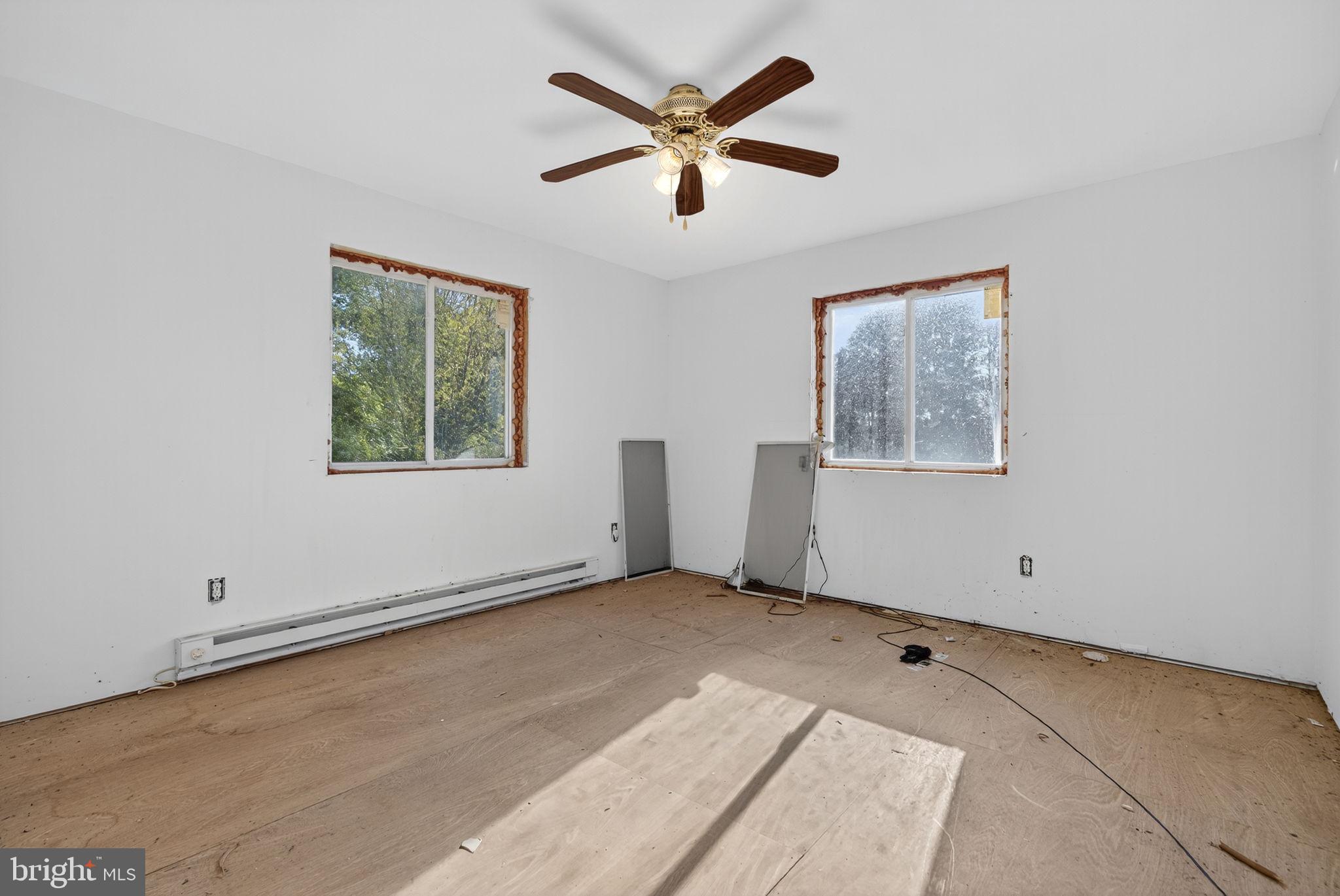 Hume, Virginia, 22639, United States, 7 Bedrooms Bedrooms, ,3 BathroomsBathrooms,Residential,For Sale,1943038