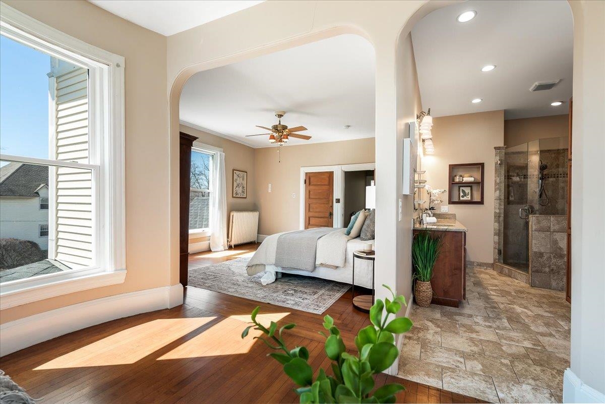 Manchester, New Hampshire, 03104, United States, 5 Bedrooms Bedrooms, ,6 BathroomsBathrooms,Residential,For Sale,1779351