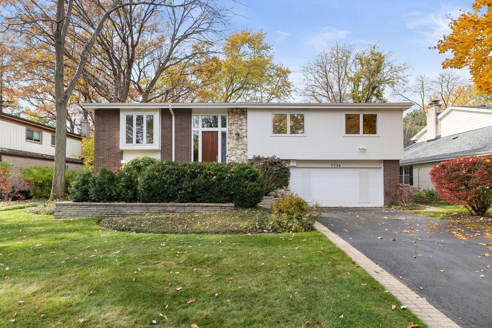 Highland Park, Illinois, 60035, United States, 4 Bedrooms Bedrooms, ,3 BathroomsBathrooms,Residential,For Sale,1989045
