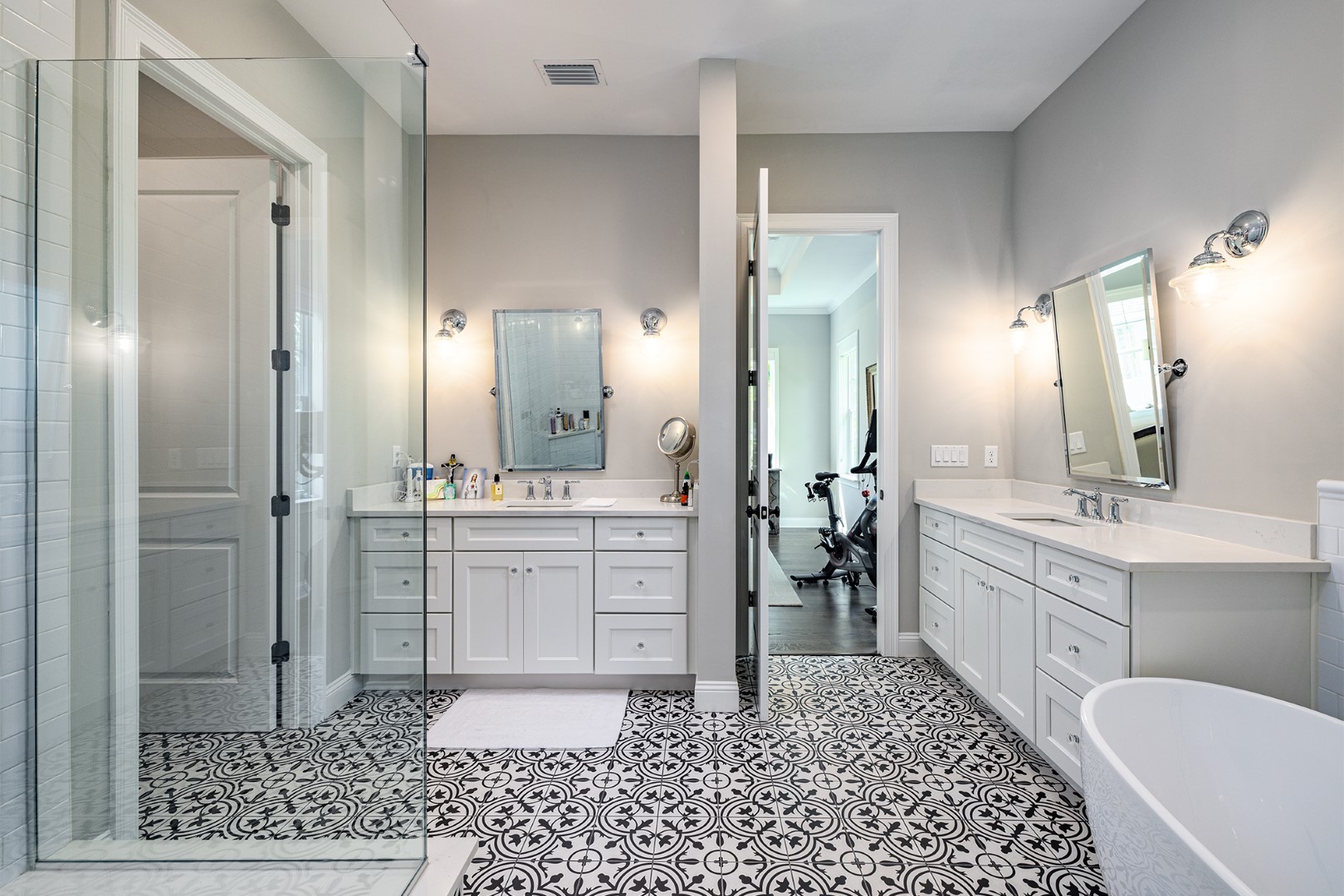 Tampa, Florida, 33629, United States, 4 Bedrooms Bedrooms, ,4 BathroomsBathrooms,Residential,For Sale,1981246