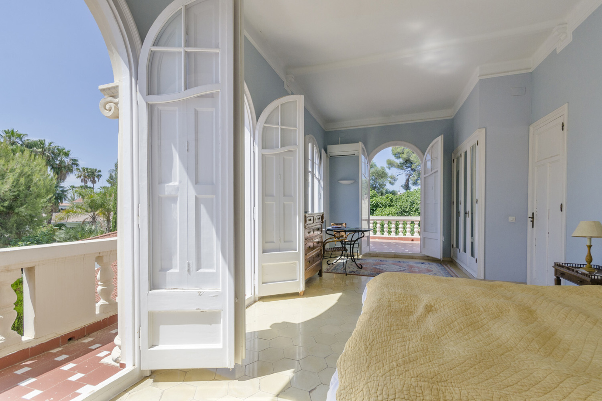  Elegant colonial style villa in Terramar, Sitges, in front of the sea. - 物件實景