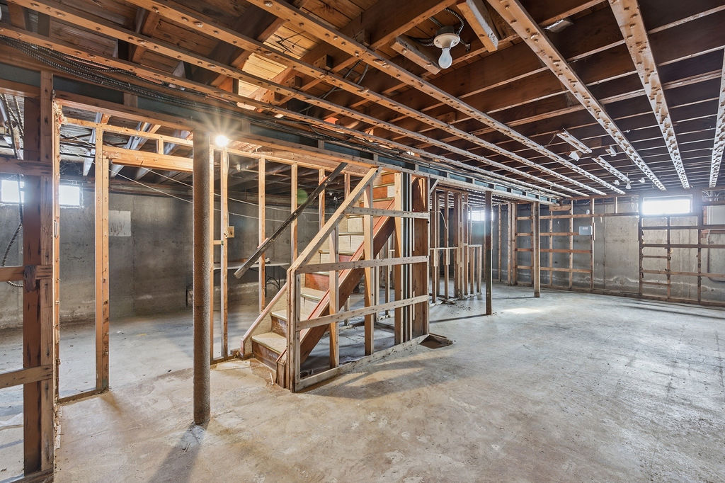 Howard Beach, New York, 11414, United States, 4 Bedrooms Bedrooms, ,1 BathroomBathrooms,Residential,For Sale,2005668