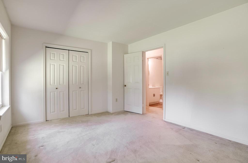 Warrenton, Virginia, 20187, United States, 3 Bedrooms Bedrooms, ,3 BathroomsBathrooms,Residential,For Sale,2049291