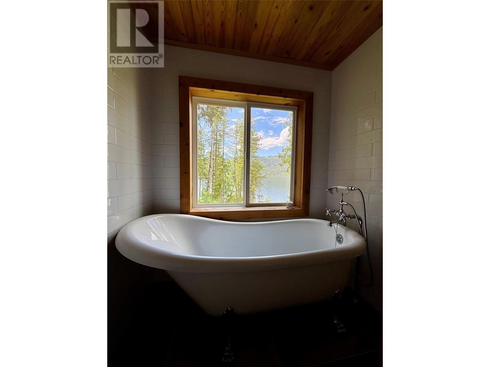 SICAMOUS, British Columbia, V0E 2V0, CA, 3 Bedrooms Bedrooms, ,2 BathroomsBathrooms,Residential,For Sale,1838077