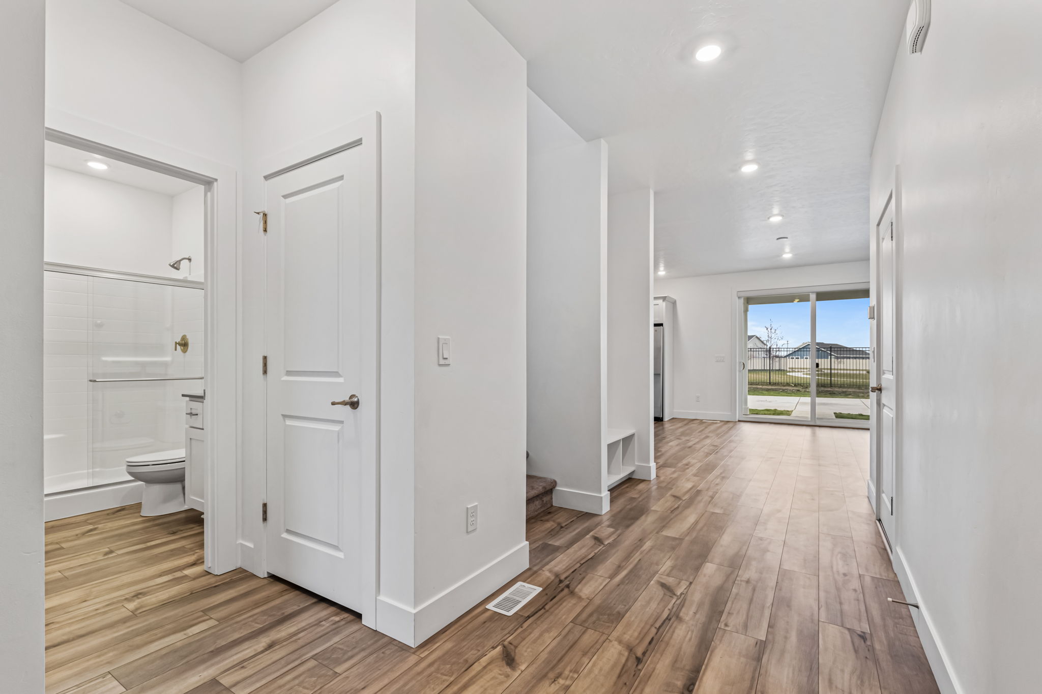 Caldwell, Idaho, 83607, United States, 4 Bedrooms Bedrooms, ,3 BathroomsBathrooms,Residential,For Sale,2005985