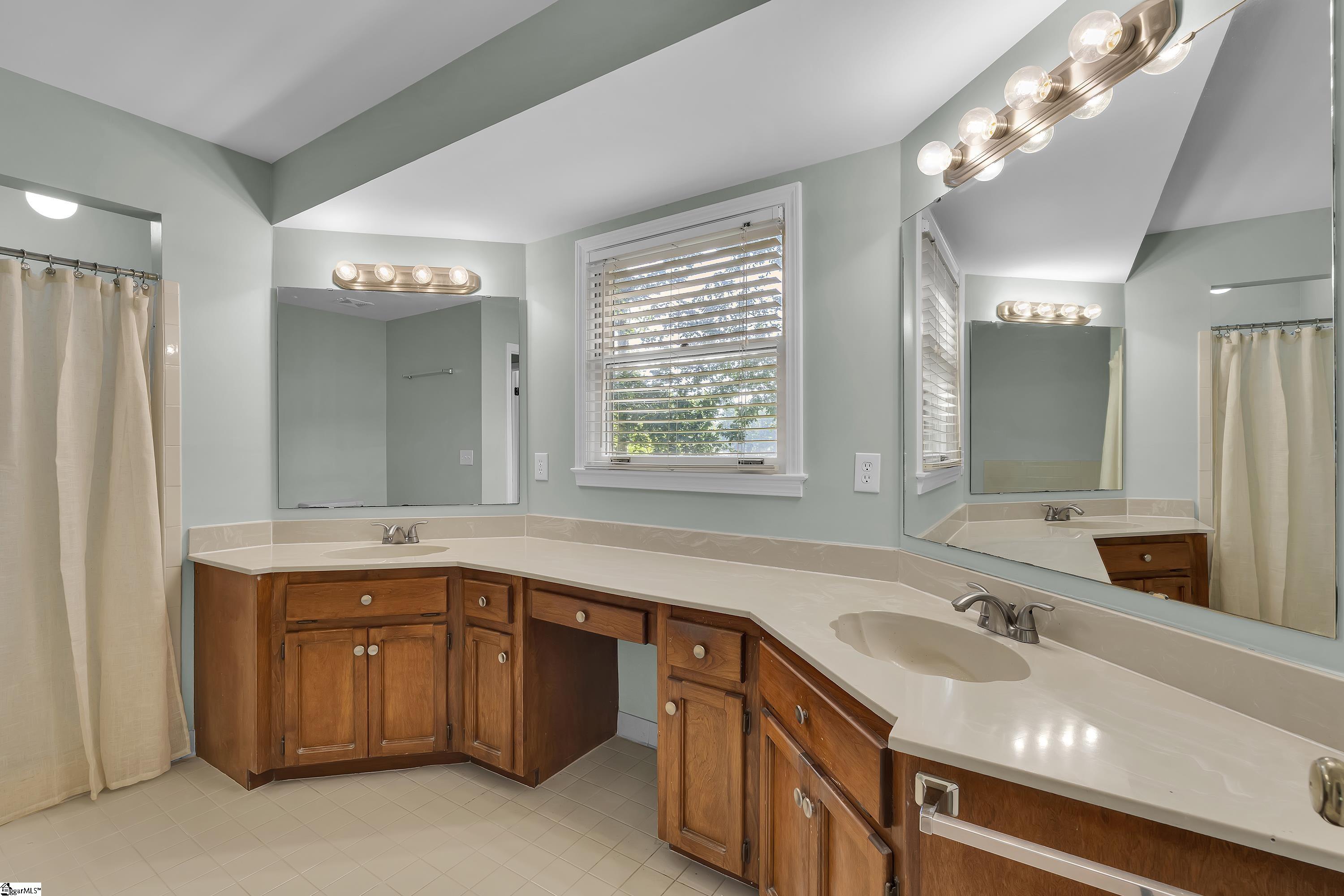 Taylors, South Carolina, 29687, United States, 4 Bedrooms Bedrooms, ,3 BathroomsBathrooms,Residential,For Sale,1874082