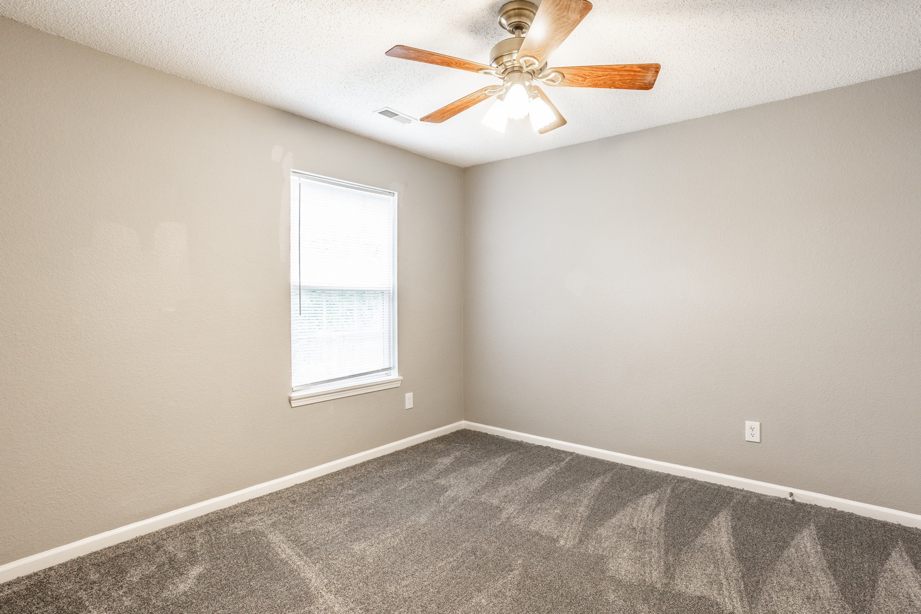  Four Bedroom Fishers Home with Fresh Updates - 物件實景