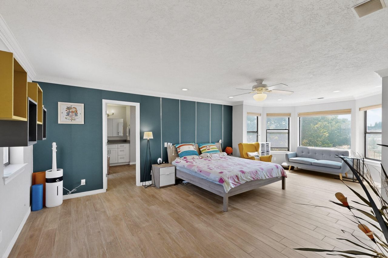 Albuquerque, New Mexico, 87122, United States, 5 Bedrooms Bedrooms, ,5 BathroomsBathrooms,Residential,For Sale,1933221