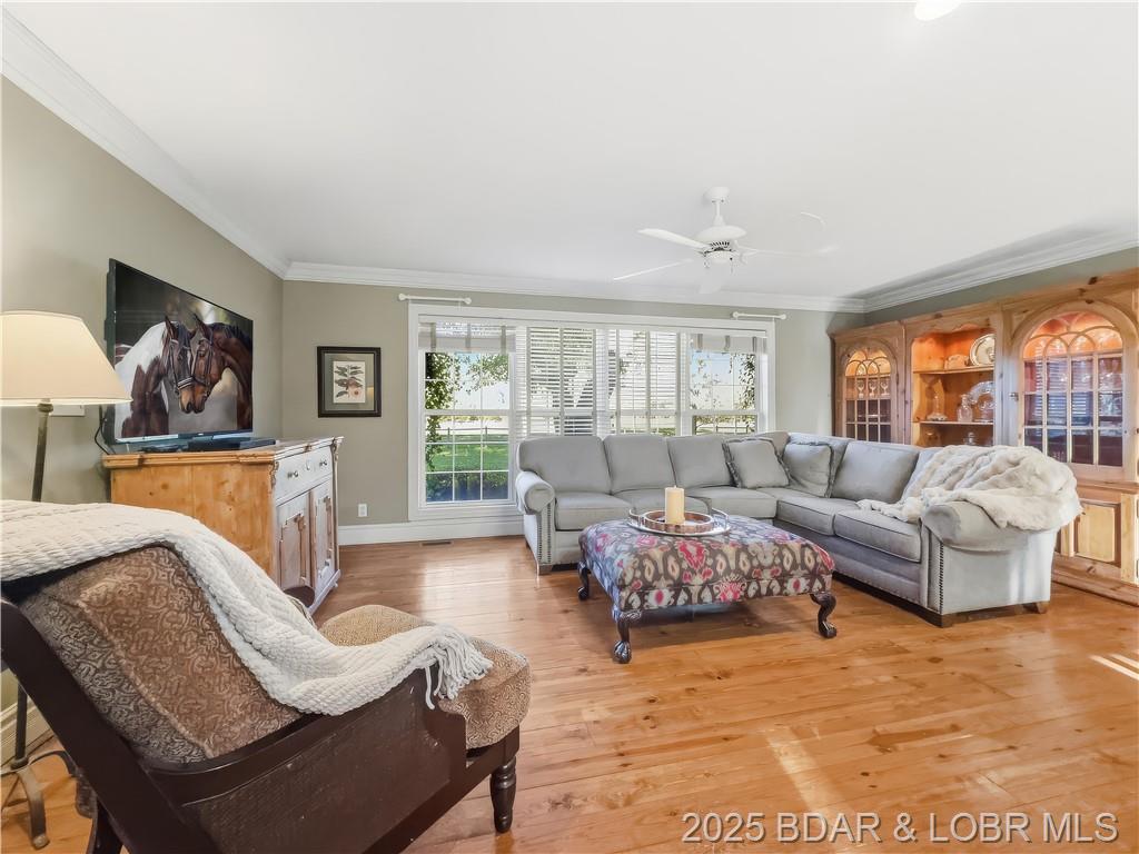 Camdenton, Missouri, 65020, United States, 4 Bedrooms Bedrooms, ,5 BathroomsBathrooms,Residential,For Sale,1989122