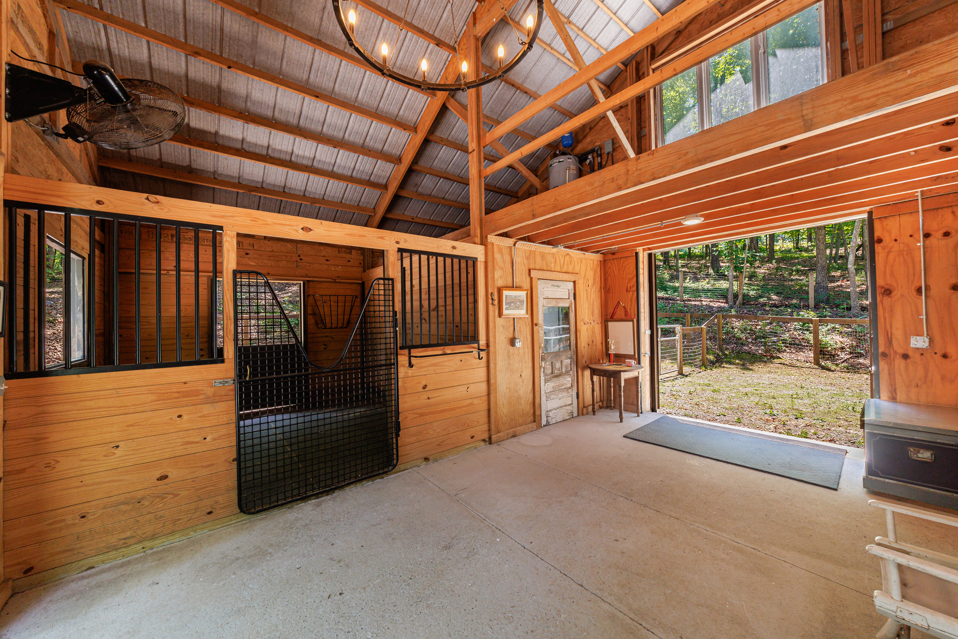  Exceptional Custom-built French Country Estate with Equestrian Amenities - 物件實景