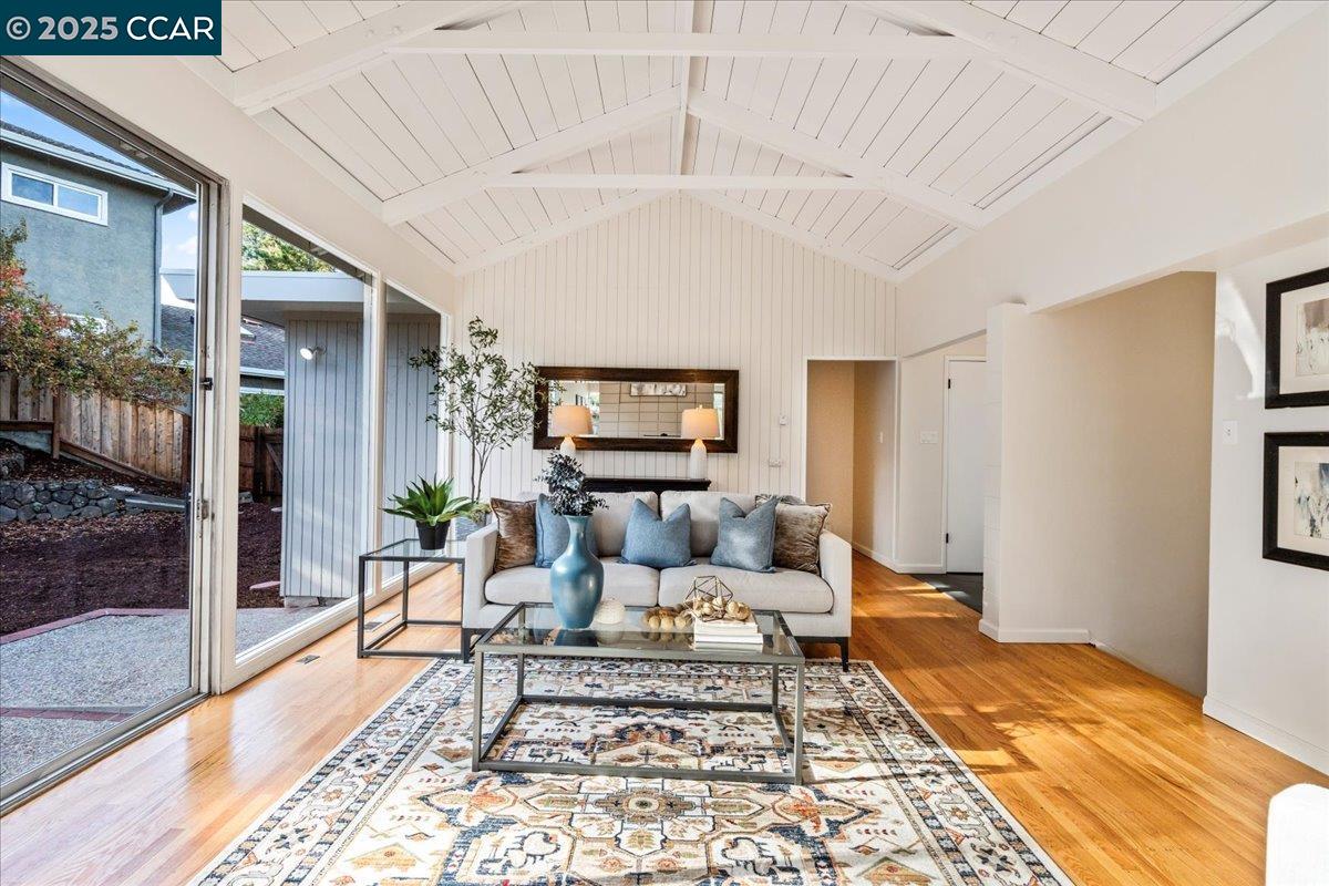 Redwood City, California, 94062, United States, 4 Bedrooms Bedrooms, ,3 BathroomsBathrooms,Residential,For Sale,1989163