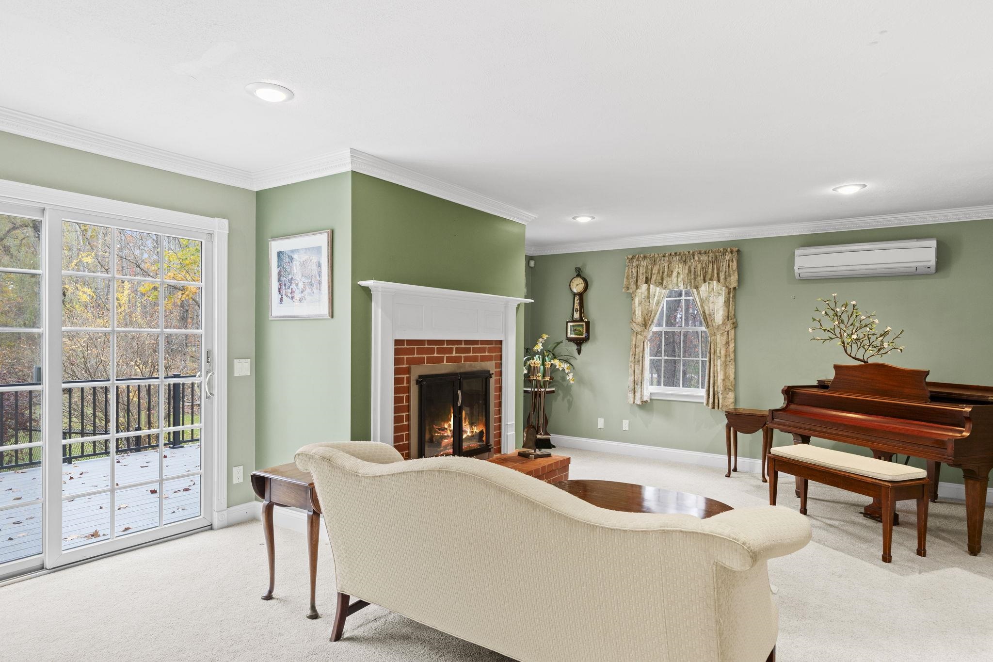 Rochester, New Hampshire, 03867, United States, 4 Bedrooms Bedrooms, ,1 BathroomBathrooms,Residential,For Sale,1985747