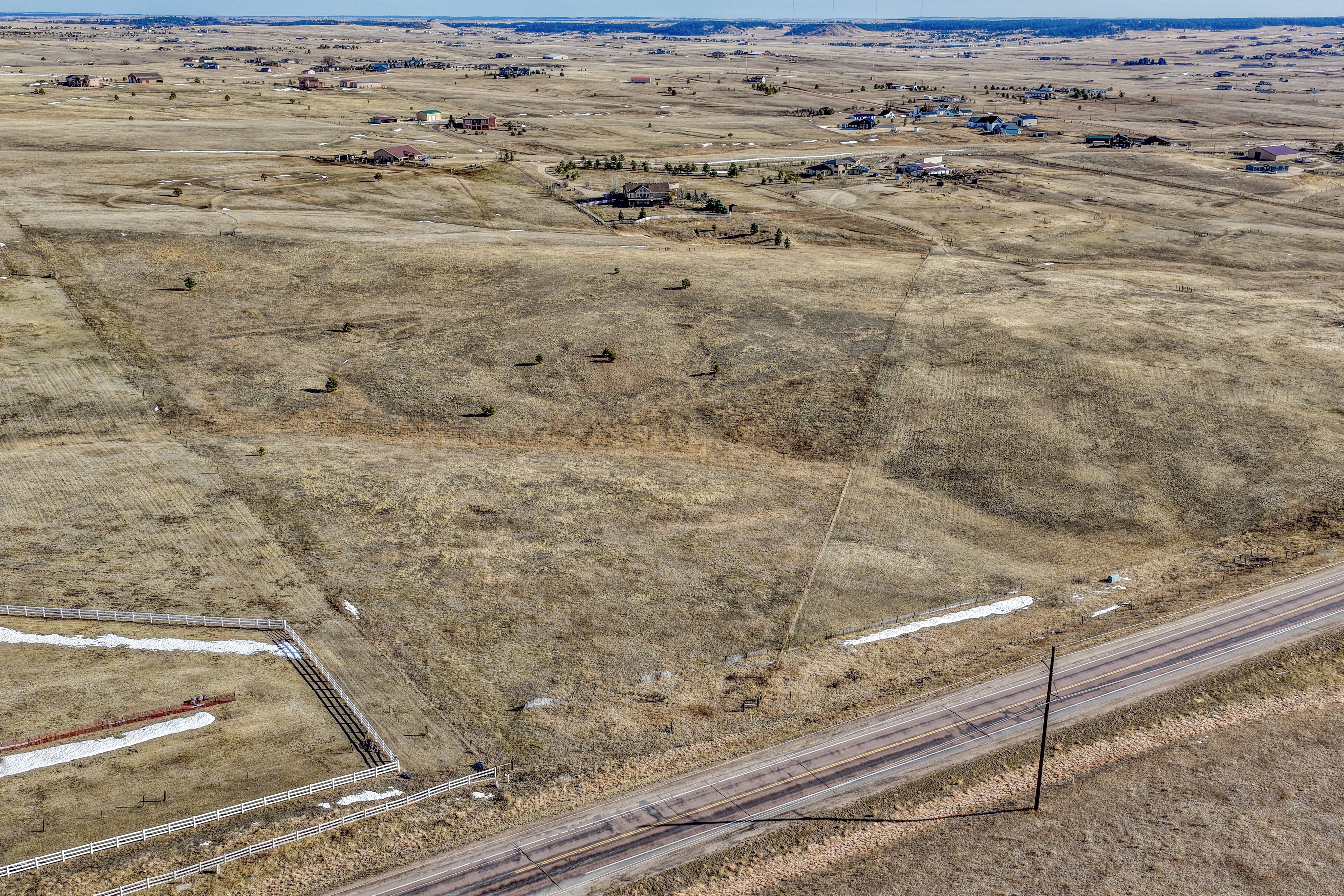  5 acres with mountain views in sought after Black Forest - 物件實景