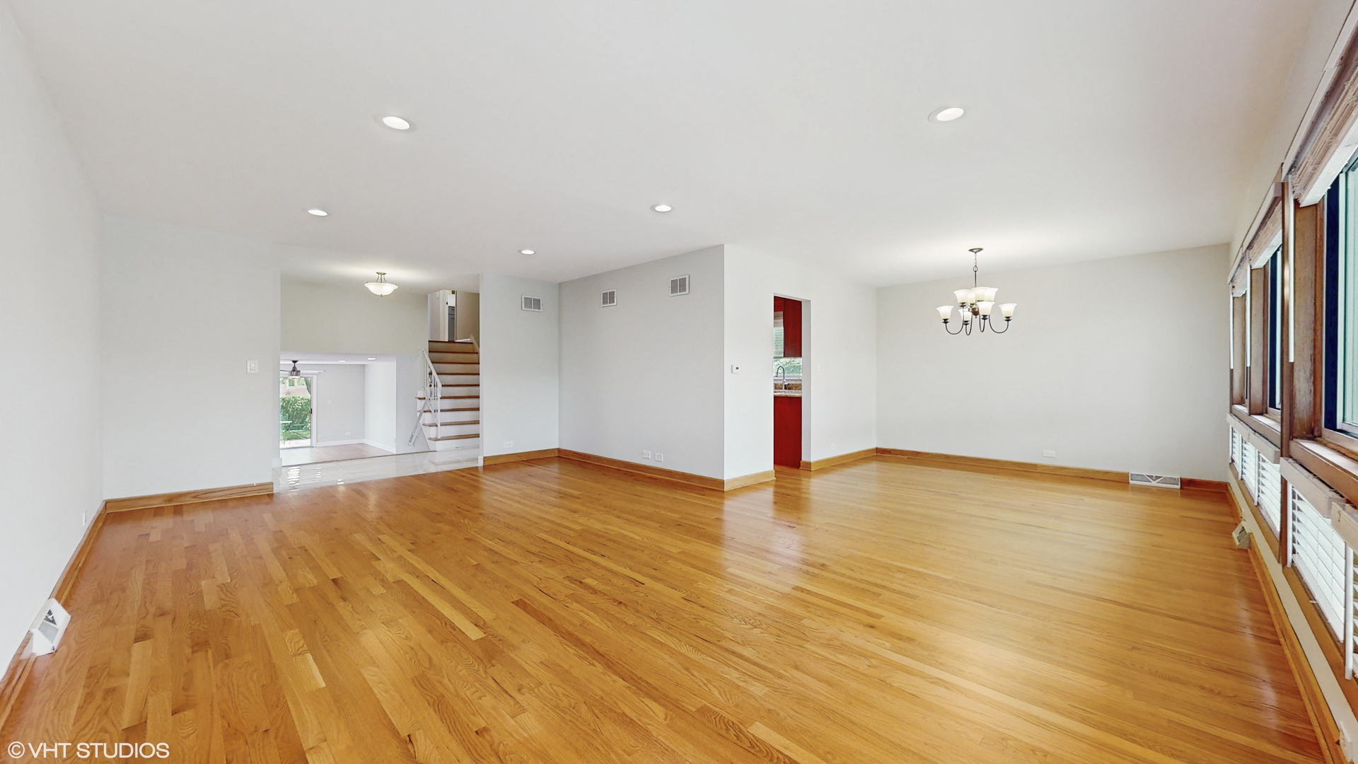 Skokie, Illinois, 60076, United States, 4 Bedrooms Bedrooms, ,2 BathroomsBathrooms,Residential,For Sale,1935170
