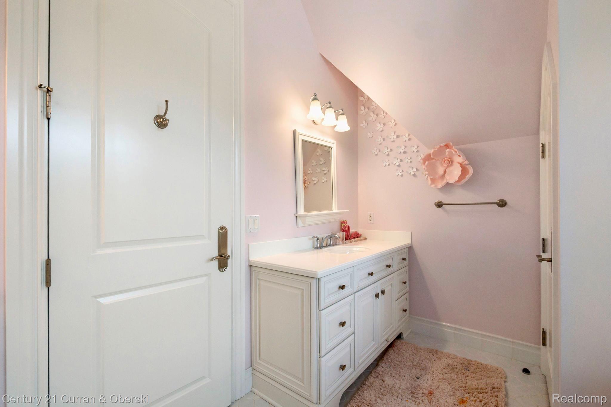 South Lyon, Michigan, 48178, United States, 6 Bedrooms Bedrooms, ,8 BathroomsBathrooms,Residential,For Sale,1914337