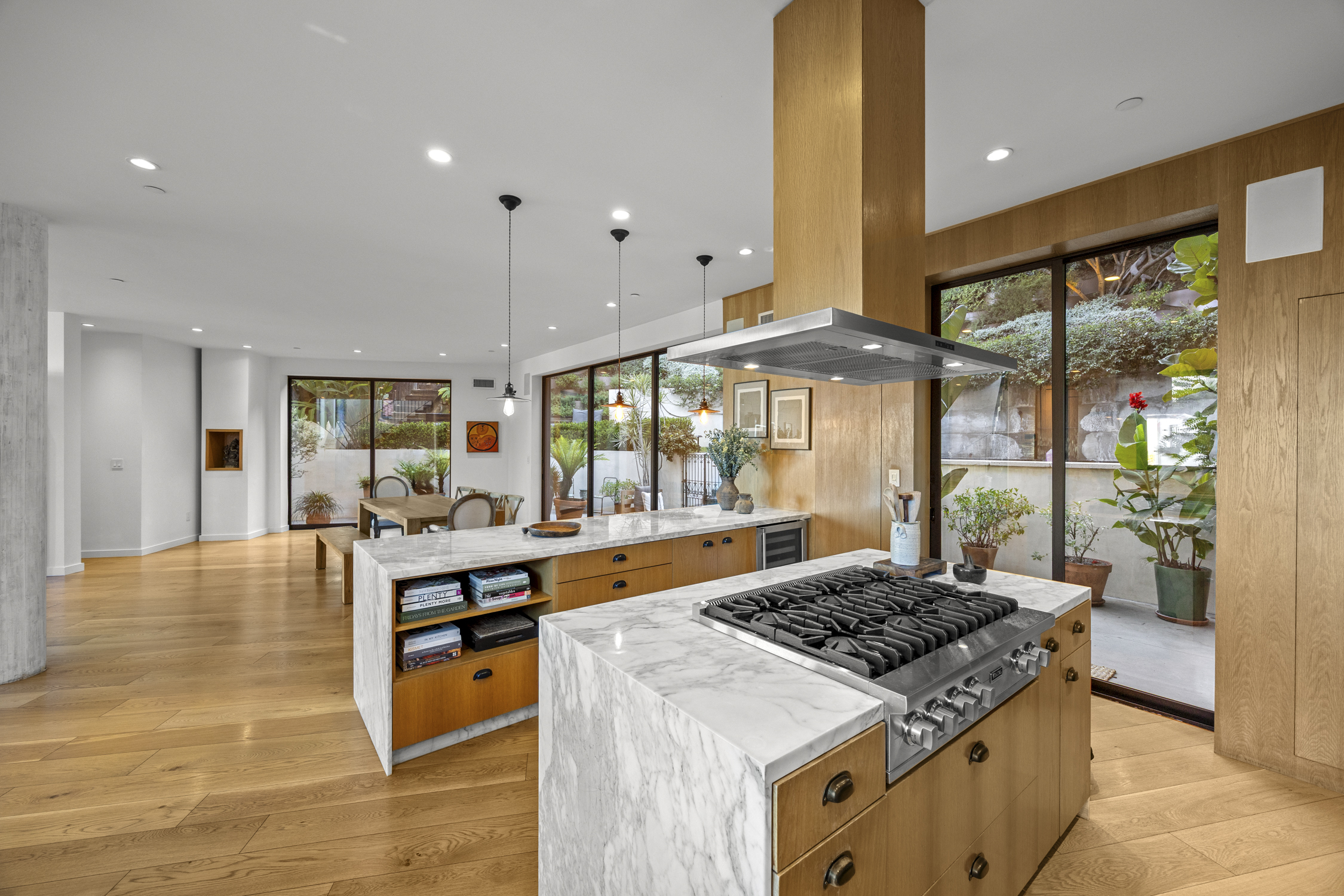  8241 Lincoln Terrace - 物件實景