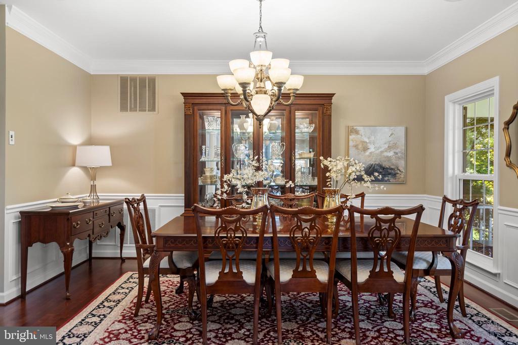 Broadlands, Virginia, 20148, United States, 5 Bedrooms Bedrooms, ,5 BathroomsBathrooms,Residential,For Sale,1977540