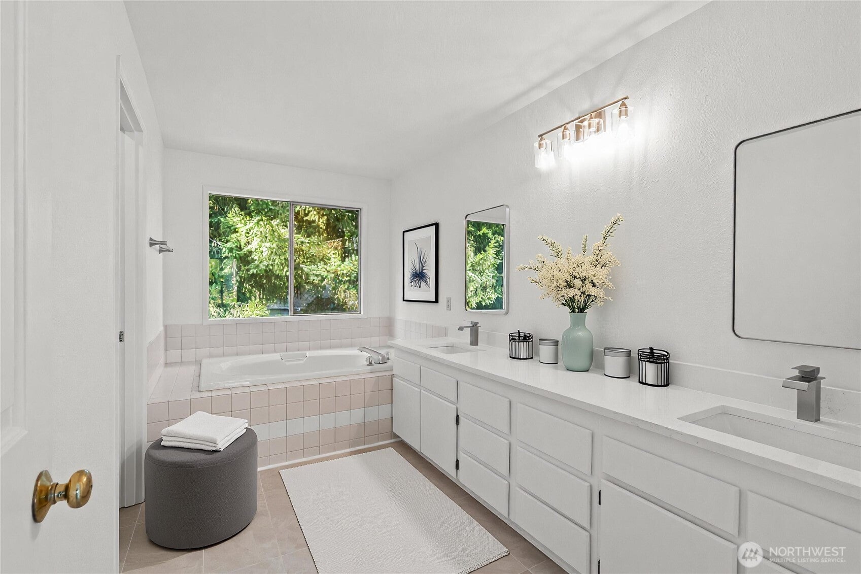 Sammamish, Washington, 98029, United States, 4 Bedrooms Bedrooms, ,3 BathroomsBathrooms,Residential,For Sale,1984048