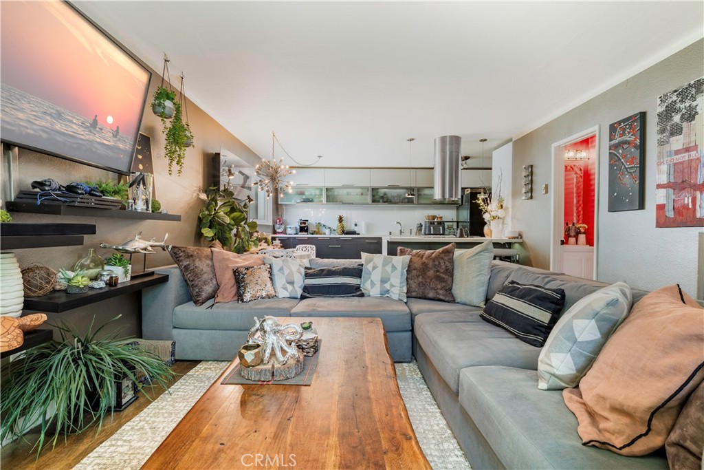 Long Beach, California, 90814, United States, 2 Bedrooms Bedrooms, ,2 BathroomsBathrooms,Residential,For Sale,1919883