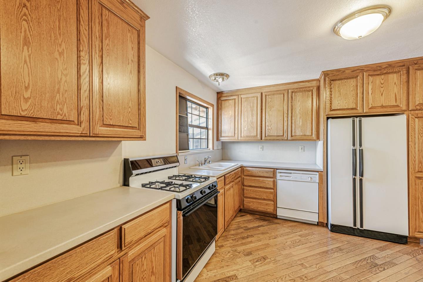 Santa Clara, California, 95051, United States, 3 Bedrooms Bedrooms, ,3 BathroomsBathrooms,Residential,For Sale,1941607