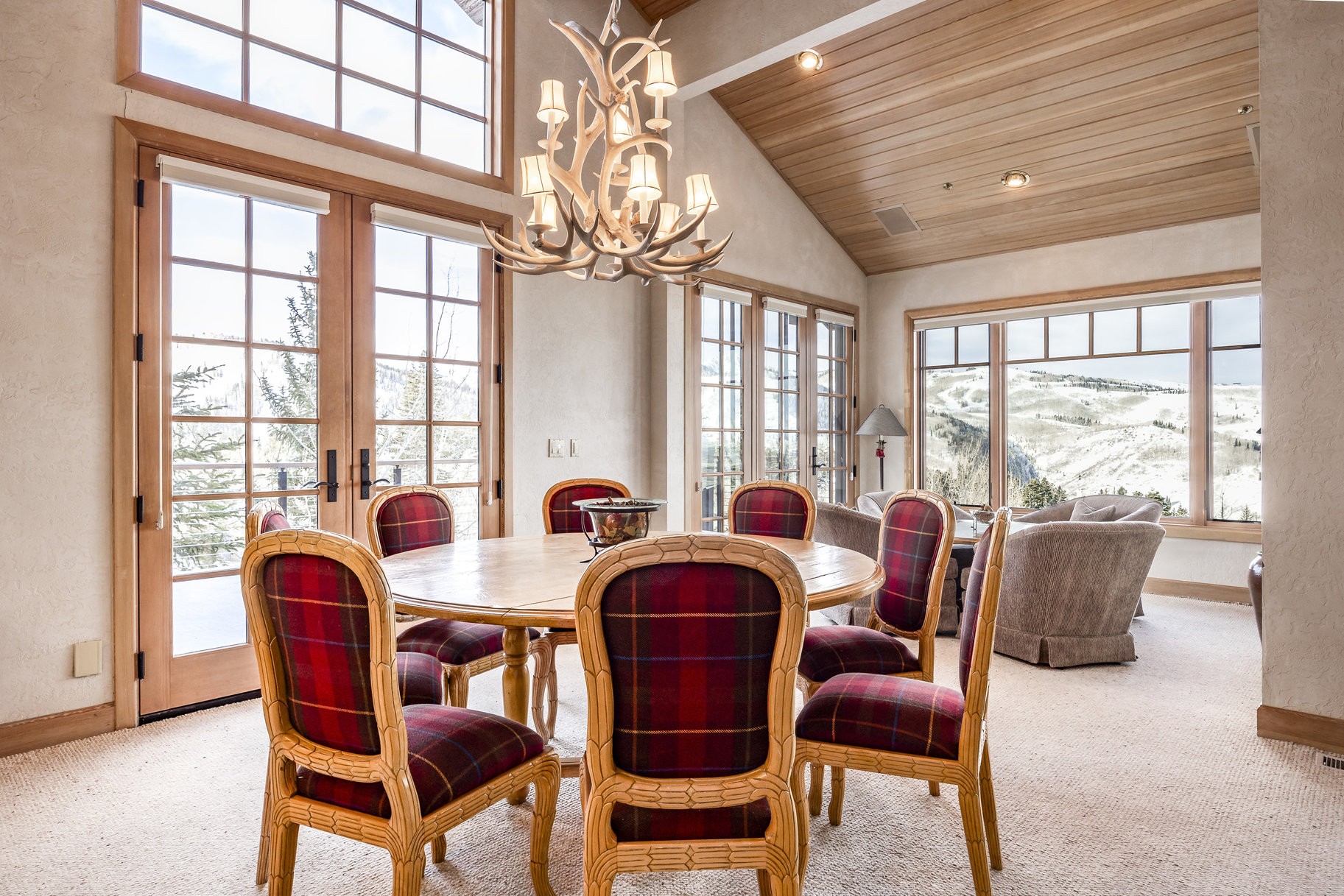  Rare End Unit in Stag Lodge with Unmatched Views & Ski Access - 物件實景