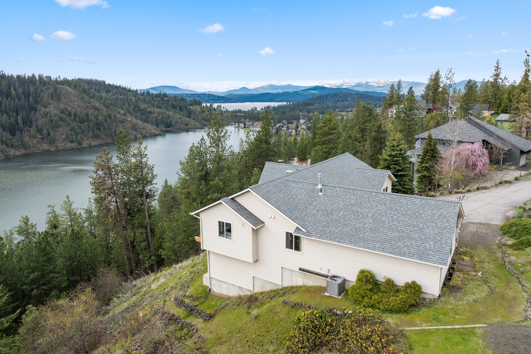  Fernan Hill Home with Amazing Lake Views - 物件實景