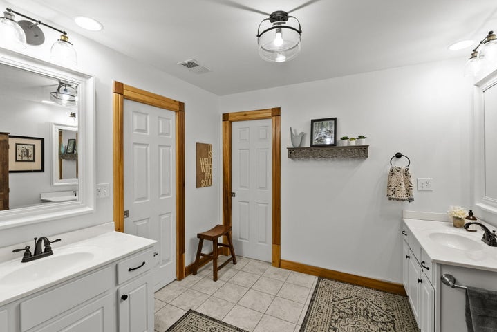 Versailles, Kentucky, 40383, United States, 4 Bedrooms Bedrooms, ,Residential,For Sale,1900700
