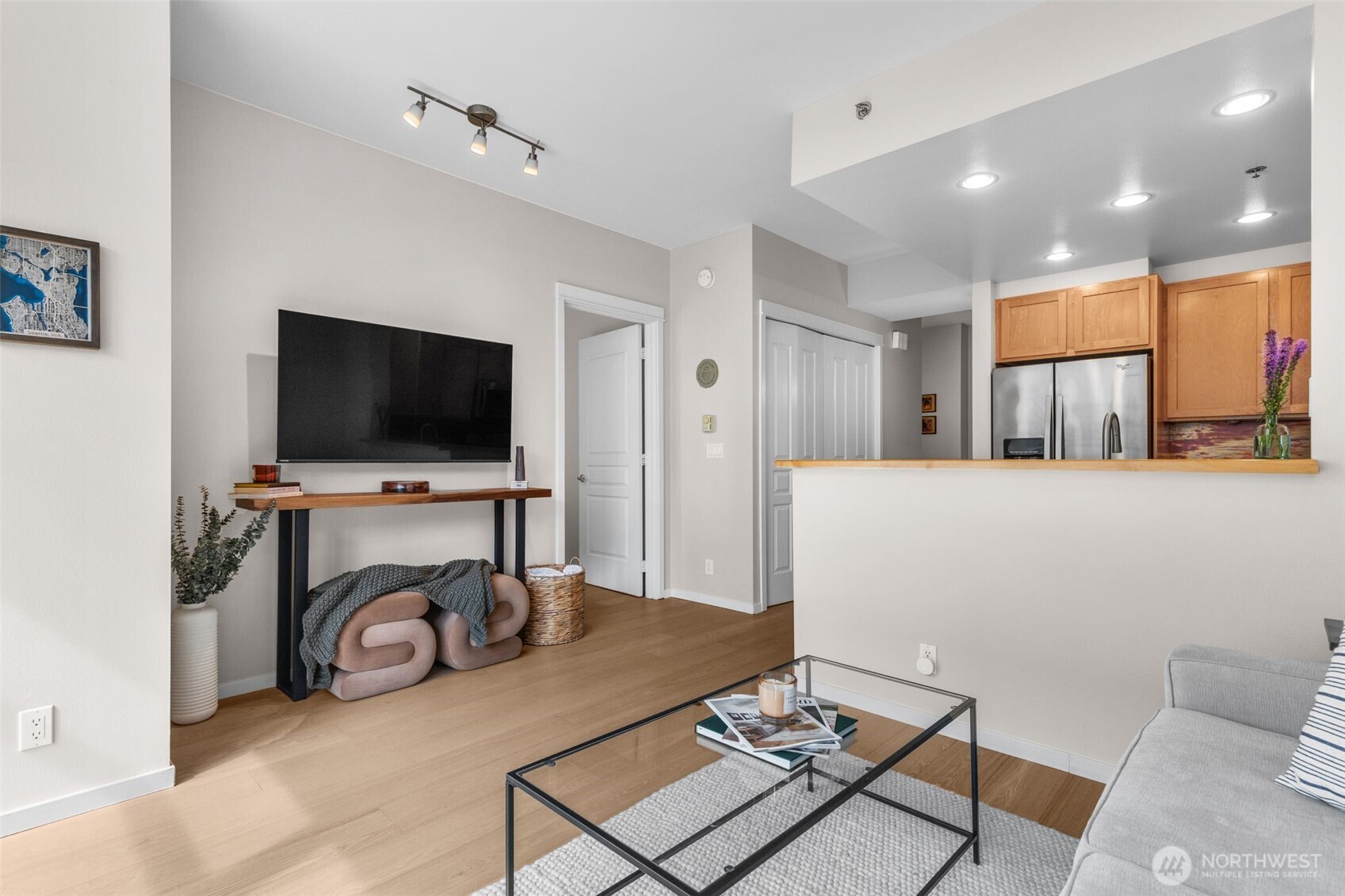 Seattle, Washington, 98121, United States, 1 Bedroom Bedrooms, ,1 BathroomBathrooms,Residential,For Sale,1896299