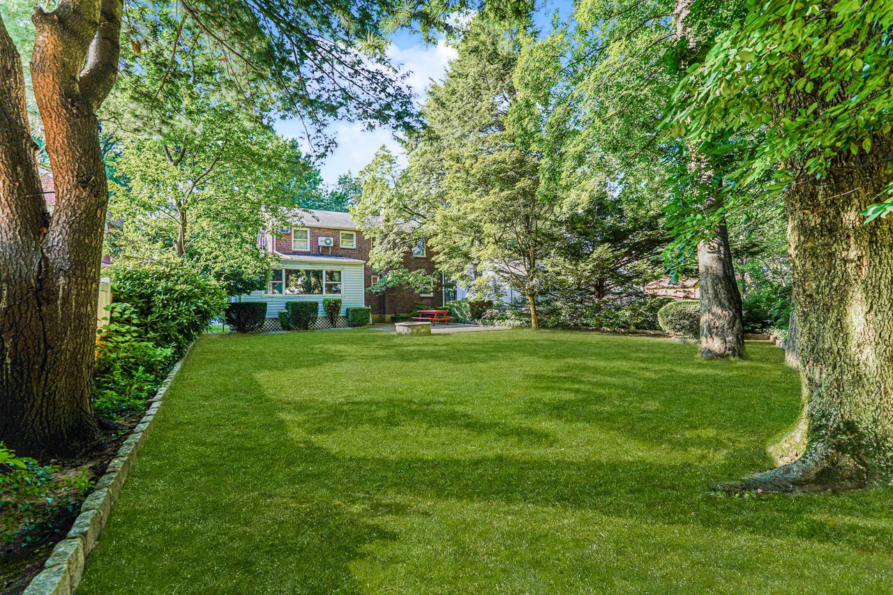 Staten Island, New York, 10302, United States, 5 Bedrooms Bedrooms, ,2 BathroomsBathrooms,Residential,For Sale,1914659