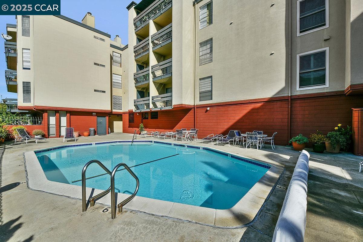 Oakland, California, 94610, United States, 2 Bedrooms Bedrooms, ,2 BathroomsBathrooms,Residential,For Sale,1984718