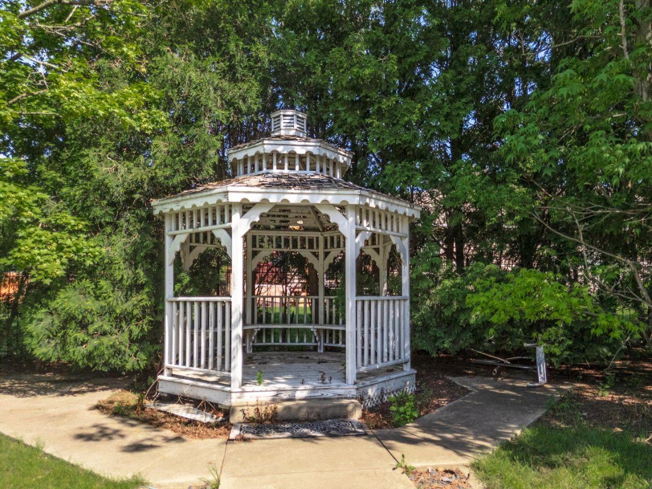 Bloomington, Illinois, 61704, United States, 6 Bedrooms Bedrooms, ,5 BathroomsBathrooms,Residential,For Sale,1793888
