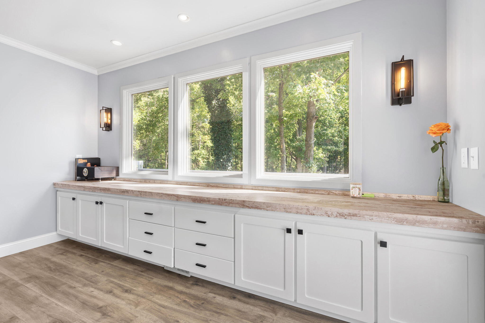 Holland, Michigan, 49423, United States, 5 Bedrooms Bedrooms, ,4 BathroomsBathrooms,Residential,For Sale,1982787