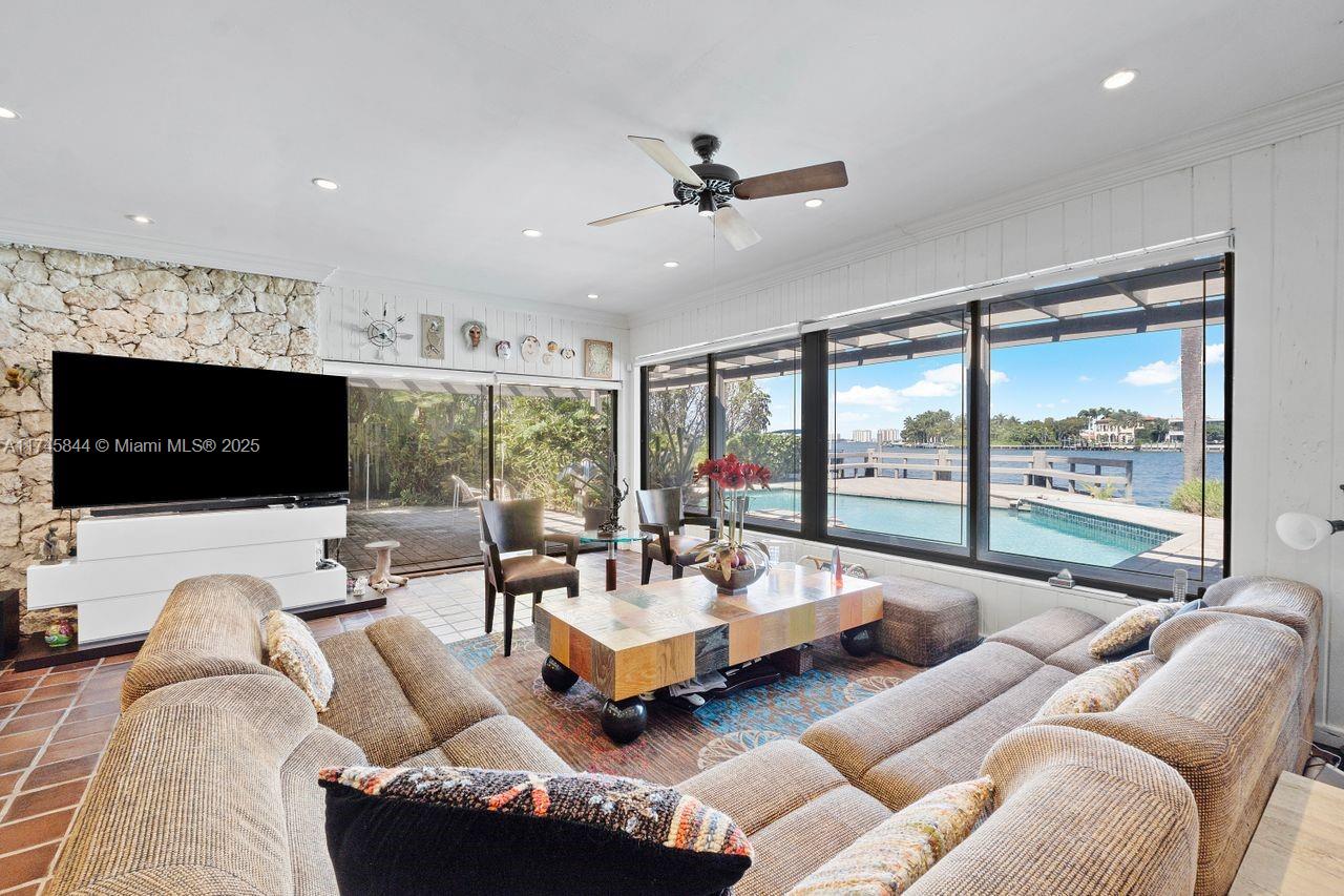 Miami Beach, Florida, 33141, United States, 4 Bedrooms Bedrooms, ,3 BathroomsBathrooms,Residential,For Sale,1711851