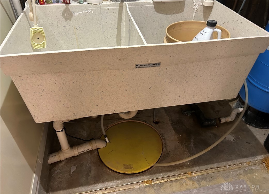 Brookville, Ohio, 45309, United States, 3 Bedrooms Bedrooms, ,4 BathroomsBathrooms,Residential,For Sale,1995742