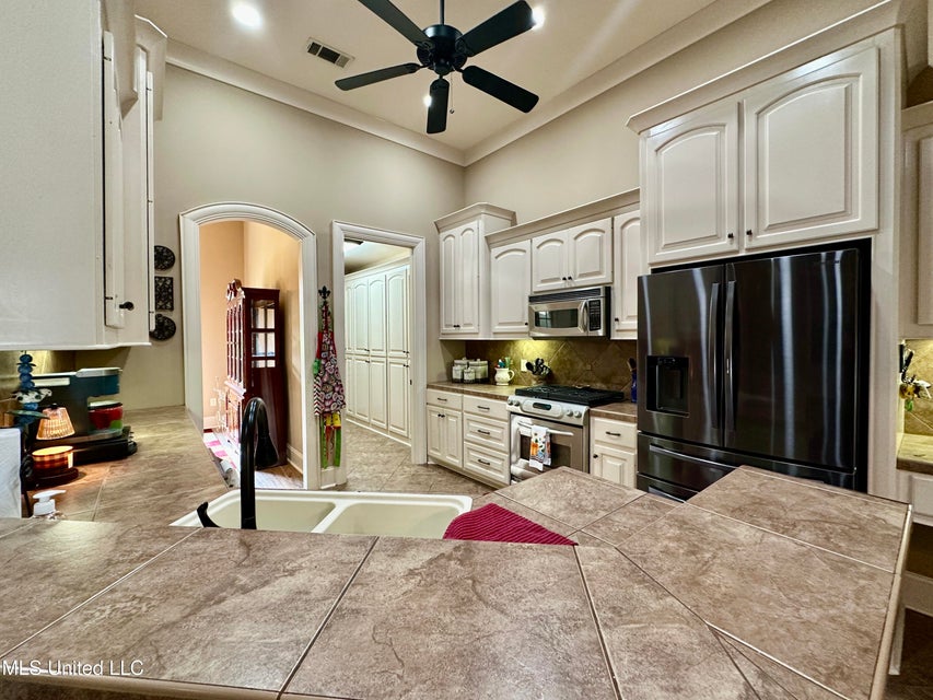 Clinton, Mississippi, 39056, United States, 4 Bedrooms Bedrooms, ,3 BathroomsBathrooms,Residential,For Sale,1998681