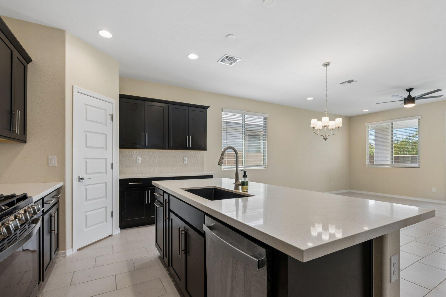  25572 N 142nd Lane  Surprise, AZ - 物件實景