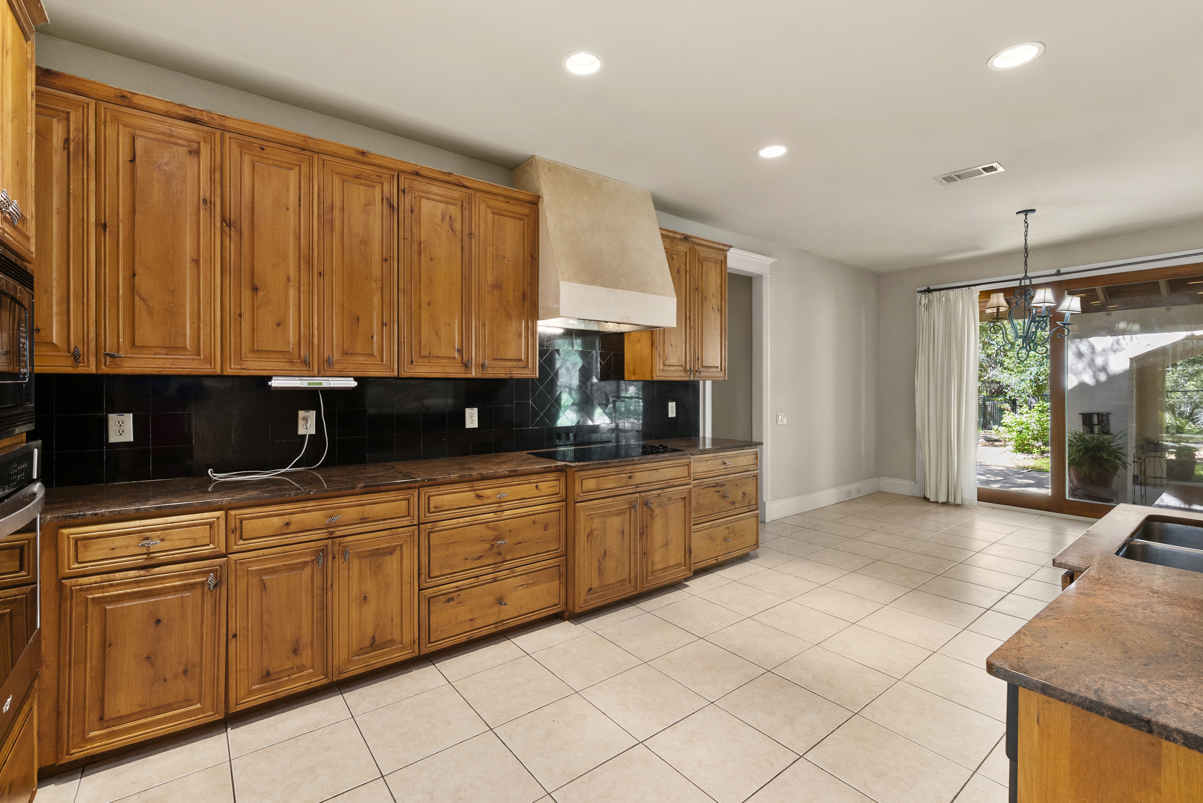  Stunning Custom Home with Expansive Outdoor Entertaining - 物件實景