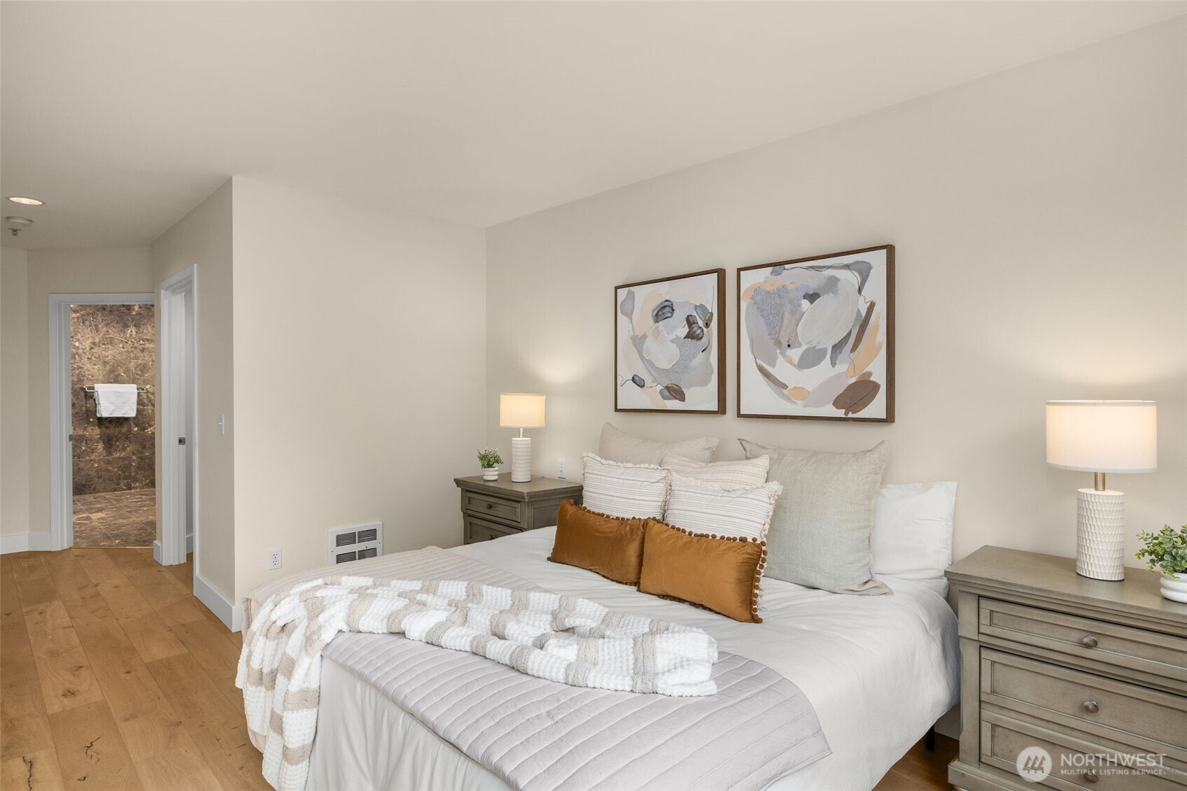 Kirkland, Washington, 98033, United States, 2 Bedrooms Bedrooms, ,2 BathroomsBathrooms,Residential,For Sale,1885386