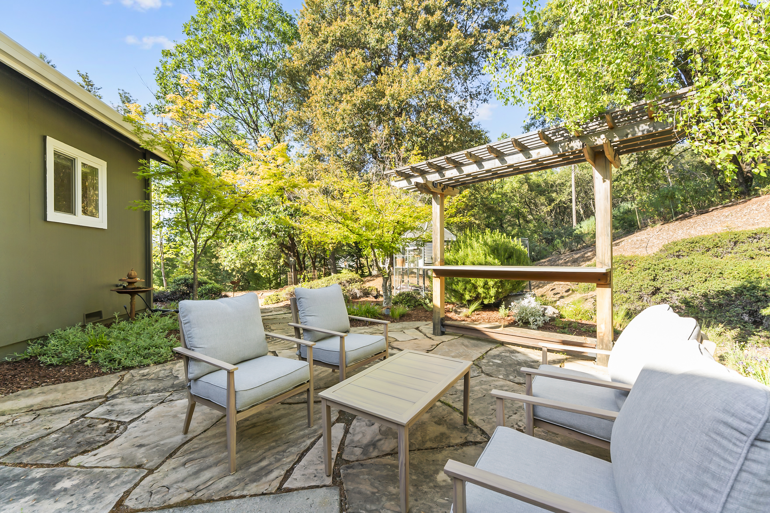  Thoughtfully Designed Living with Income Potential - 物件實景