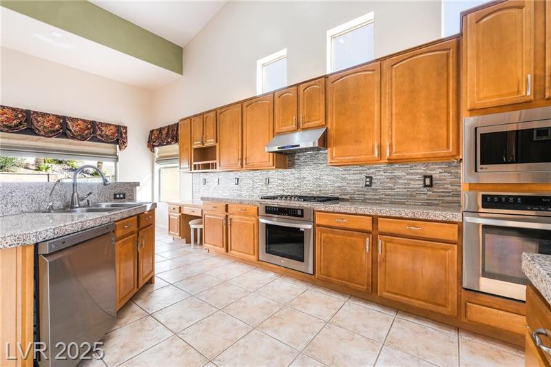 Las Vegas, Nevada, 89110, United States, 6 Bedrooms Bedrooms, ,3 BathroomsBathrooms,Residential,For Sale,1987091