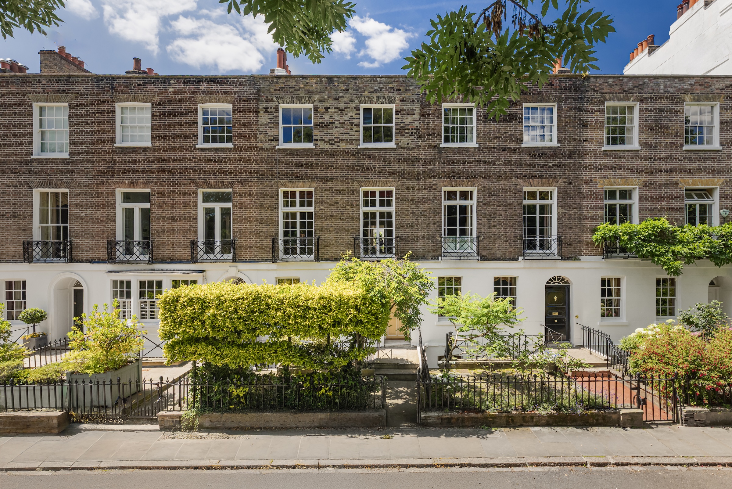 Classical Georgian residence with a private garden on Edwardes Square 
