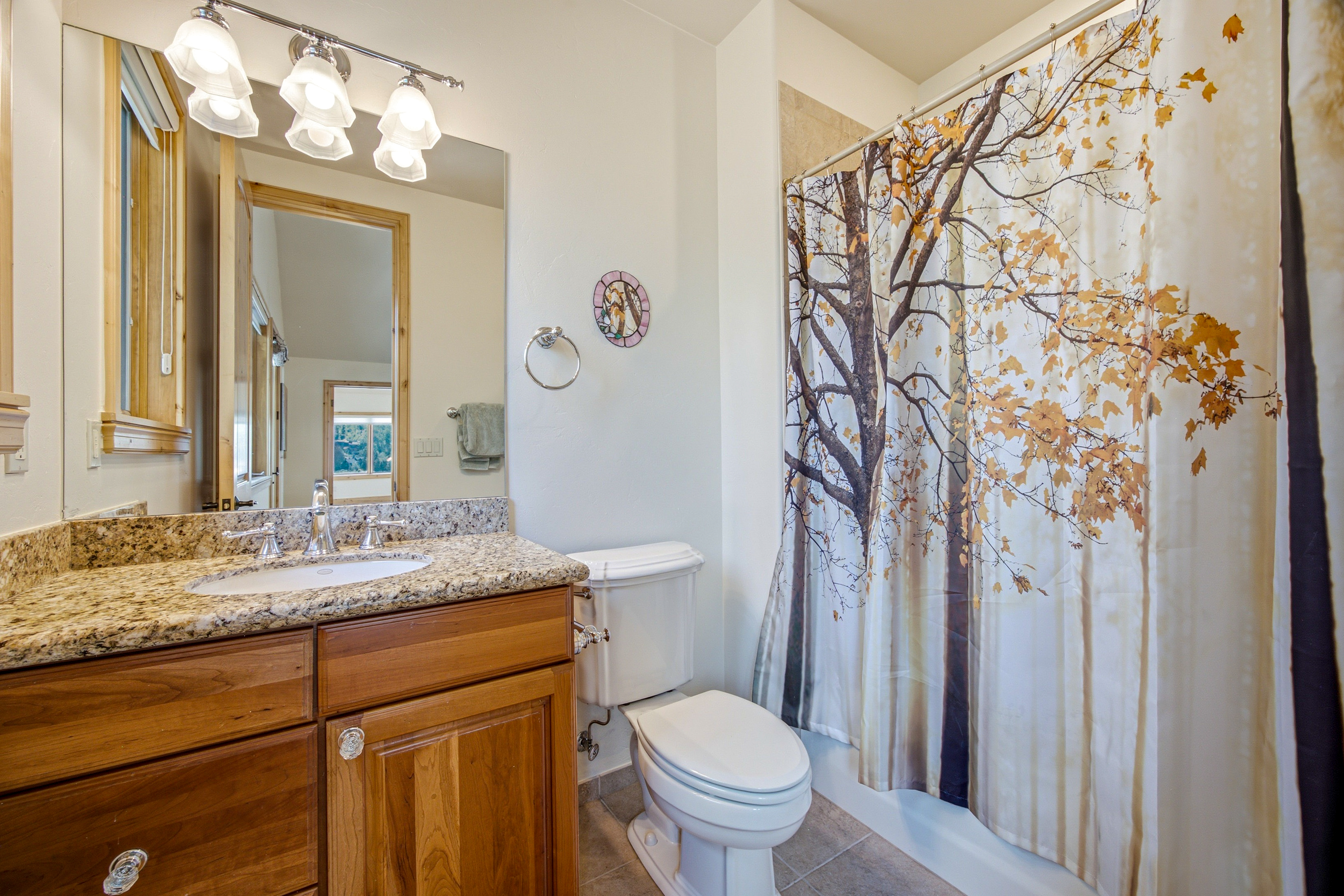  Custom-built, Single-family Home in the Exclusive Grand Traverse Neighborhood - 物件實景