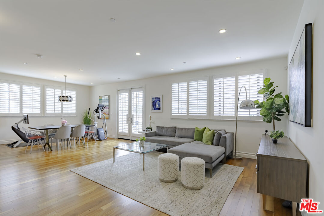 Los Angeles, California, 90010, United States, 3 Bedrooms Bedrooms, ,3 BathroomsBathrooms,Residential,For Sale,1997463