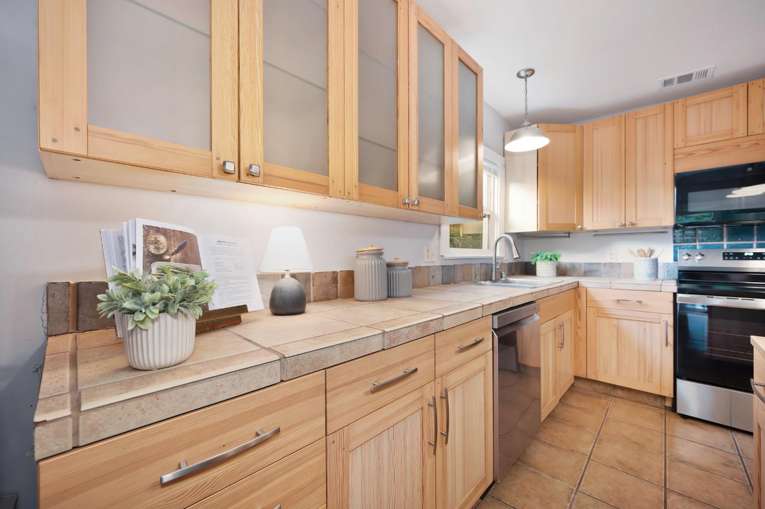 Sacramento, California, 95817, United States, 2 Bedrooms Bedrooms, ,1 BathroomBathrooms,Residential,For Sale,1991606