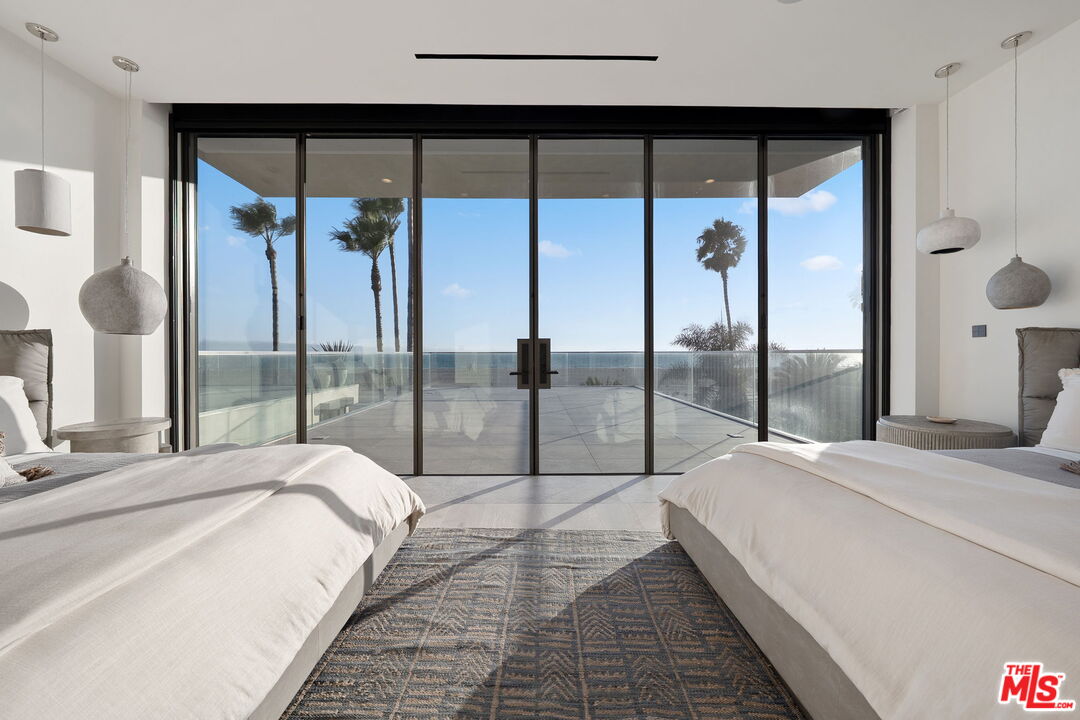 Santa Monica, California, 90403, United States, 7 Bedrooms Bedrooms, ,9 BathroomsBathrooms,Residential,For Sale,1955538