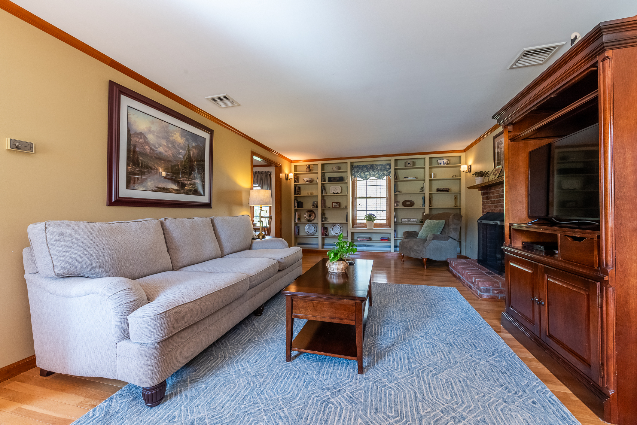  Beautifully Maintained Colonial Set on Over 2.5 Acres - 物件實景